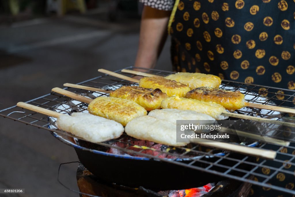 Thai Grilled Sticky Rice (Khao Jee)