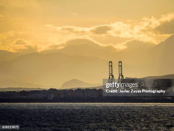 port cranes at sunset - transporte de carga stock pictures, royalty-free photos & images