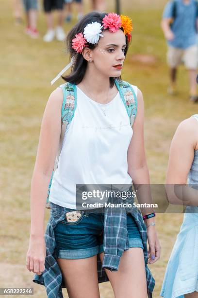 An attendee wears flowery hat during day two of Lollapalooza Brazil at Autodromo de Interlagos on March 26, 2017 in Sao Paulo, Brazil.