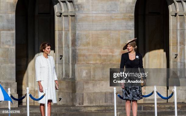 King Willem-Alexander of The Netherlands and Dutch Queen Maxima welcome Argentina's President Mauricio Macri and his wife Juliana Awada with an...