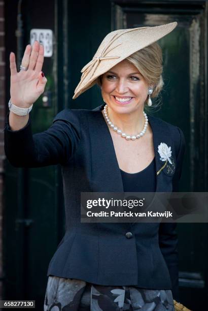 Queen Maxima of The Netherlands and President Mauricio Macri of Argentina and his wife Juliana Awada visit the Anne Frank House on March 27, 2017 in...