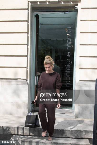 Model Hailey Baldwin leaves the 'Montaigne Market' store on Avenue Montaigne on March 27, 2017 in Paris, France.