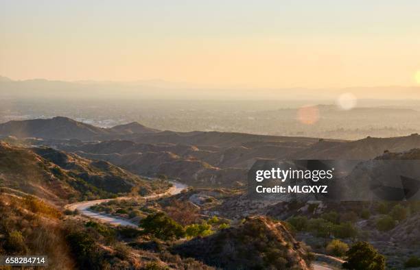 looking into the valley from kagel canyon - los angeles mountains stockfoto's en -beelden