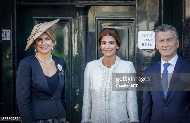 Argentinian president Mauricio Macri , his wife Juliana Awada and Dutch queen Maxima pose in front of the House of Anne Frank in Amsterdam, on March...