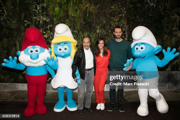 Actors Gerard Hernandez, Laetitia Milot and Arie Elmaleh attend the 'Smurfs: The Lost Village' photocall at Hotel Pershing Hall on March 27, 2017 in...