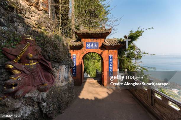 kunming dragon gate, yunnan, china - kunming stock-fotos und bilder