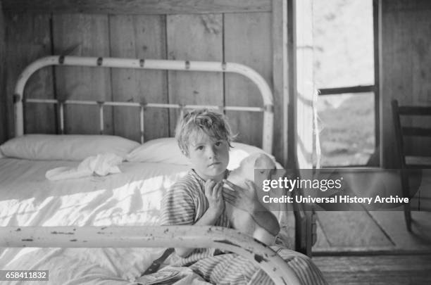 Sharecropper's Child, Pulaski County, Arkansas, USA, Ben Shahn for U.S. Resettlement Administration, September 1935.