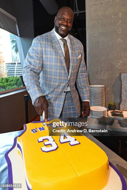 Shaquille O'Neal cuts a cake during the Los Angeles Lakers unveiling of the Shaquille O'Neal statue on March 24, 2017 at STAPLES Center in Los...