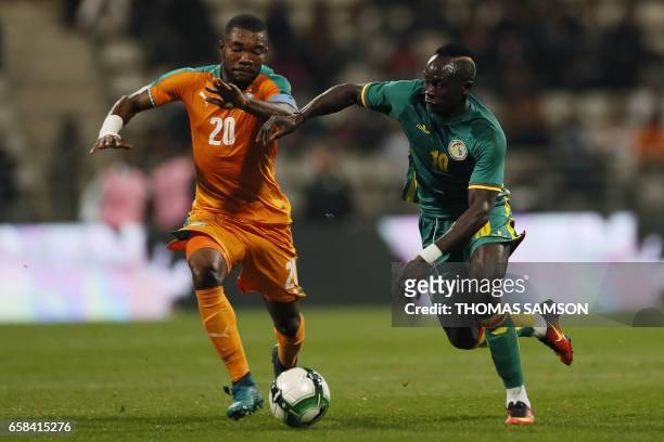 Ivory Coast's midfielder Die Geoffroy Serey vies with Senegal's forward Sadio Mane during the friendly football match Ivory Coast vs Senegal, on...