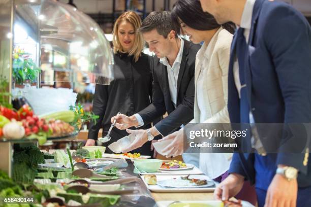 insalata - self service foto e immagini stock