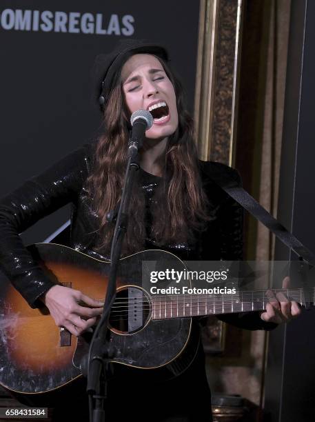 Sophie Auster Acoustic Set Presentation Photos and Premium High Res