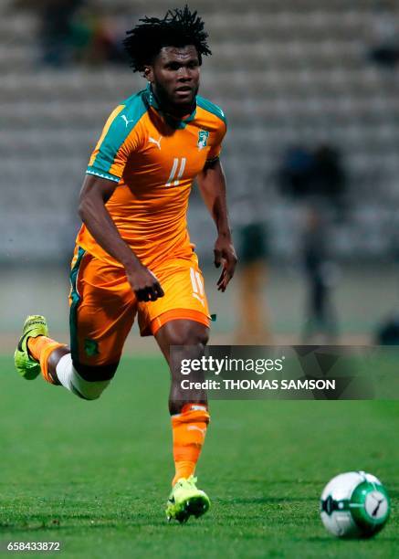 Ivory Coast's midfielder Franck Kessie controls the ball during the friendly football match Ivory Coast vs Senegal, on March 27 at the Charlety...