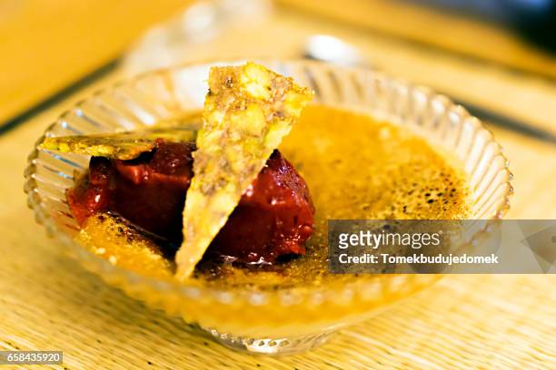 creme brulee - speisen und getränke stock pictures, royalty-free photos & images