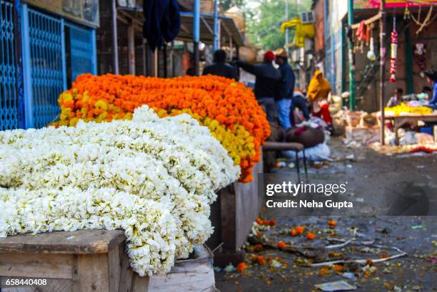 flower bazaar - delhi street stock pictures, royalty-free photos & images