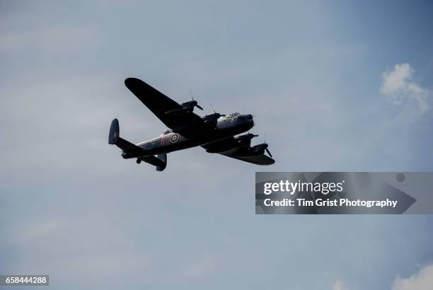 world war ii bomber, battle of britain - world war ii stock pictures, royalty-free photos & images