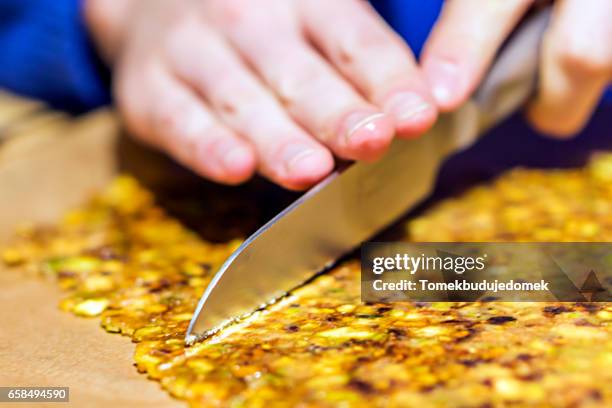 pistachios - speisen und getränke stockfoto's en -beelden