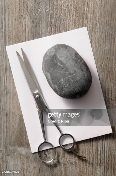 game - feuille de papier stockfoto's en -beelden