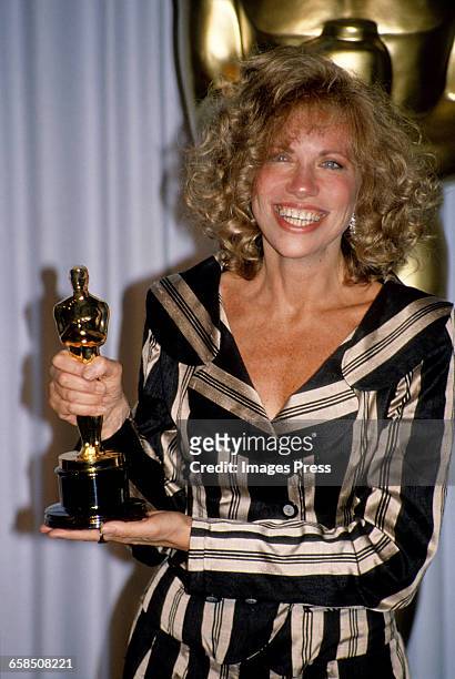 Carly Simon attends the 60th Academy Awards circa 1988 in Los Angeles, California.