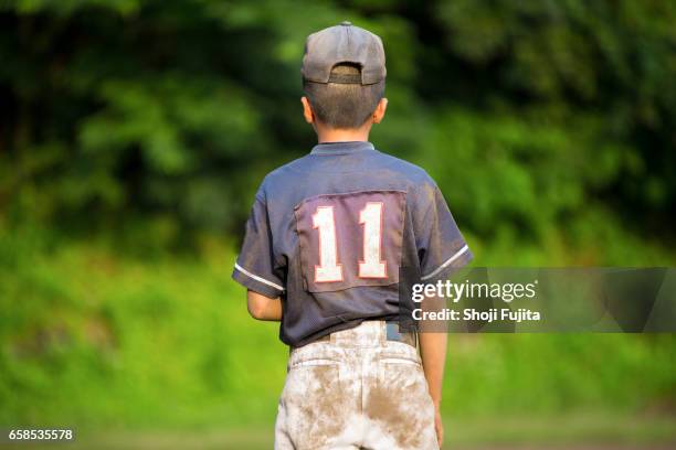 youth baseball player,after game - honkbaltenue stockfoto's en -beelden