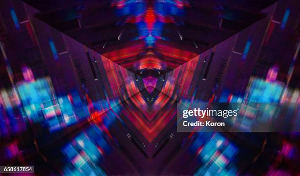 kaleidoscopic glitch - cube - kaleidoskop muster stock-fotos und bilder