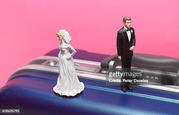 divorce honeymoon couple on suitcase - infidelity bildbanksfoton och bilder