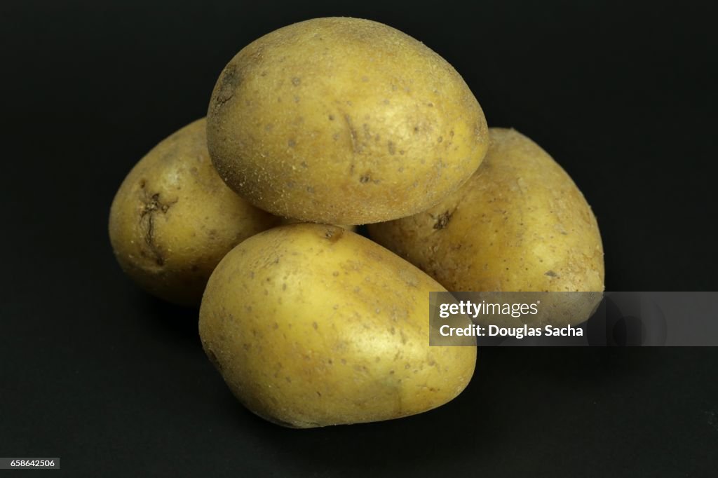 Uncooked Spunta Yellow Potatoes (Solanum tuberosum)