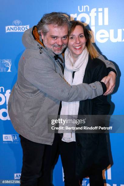 Guests attend the "Un profil pour deux" Paris Premiere at Cinema UGC Normandie on March 27, 2017 in Paris, France.