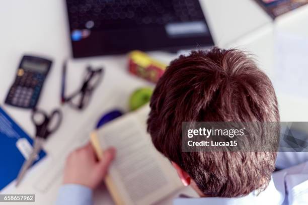 student learning - soziales netzwerk stock pictures, royalty-free photos & images