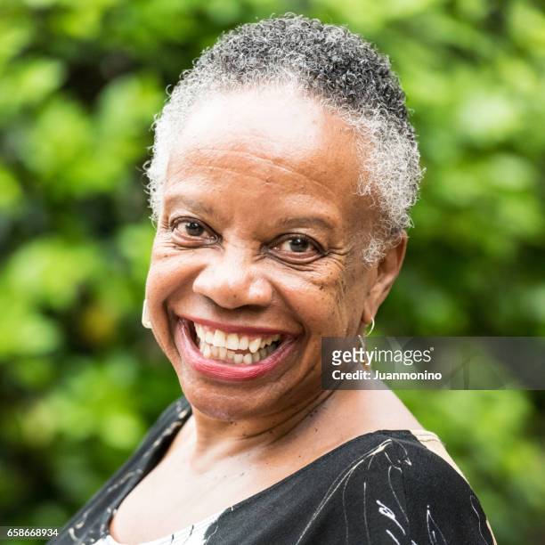 leende senior kvinna - dominican ethnicity bildbanksfoton och bilder