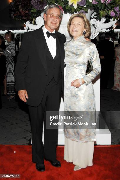 Jonathan Wainwright and Candace Wainwright attend THE NEW YORK BOTANICAL GARDEN 2009 Conservatory Ball at The New York Botanical Garden on June 4,...