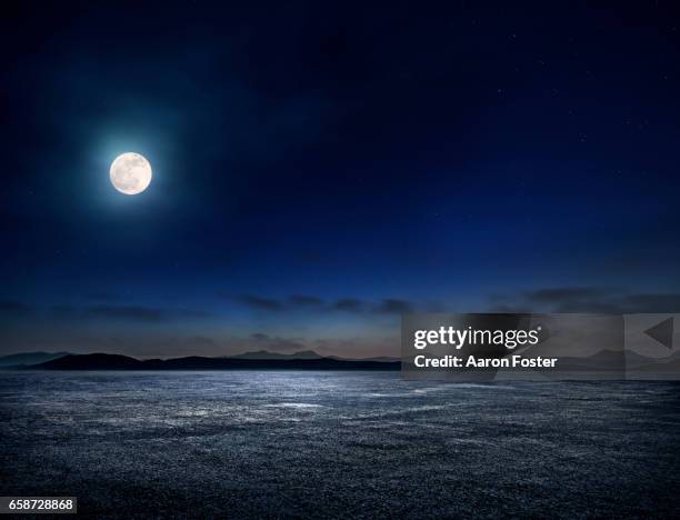 night empty parking lot - manen stockfoto's en -beelden