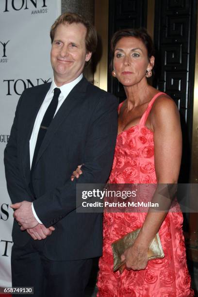 Jeff Daniels and Kathleen Treado attend 63rd Annual Tony Awards - Arrivals at Radio City Music Hall on June 7, 2009 in New York City.