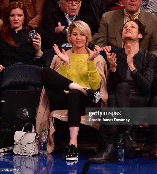 Jenna Elfman attends Detroit Pistons Vs. New York Knicks game on March 27, 2017 in New York City.
