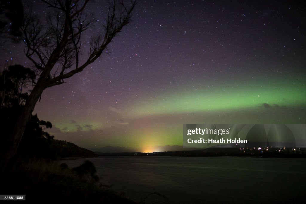 Aurora Australis Lights Up Tasmanian Skies