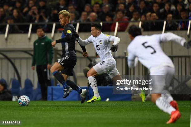 Keisuke Honda of Japan controls the ball under pressure of Tristan Do of Thailand during the 2018 FIFA World Cup Qualifier match between Japan and...