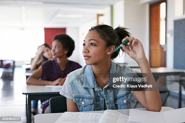 female student looking out in classroom - college girl 個照片及圖片檔