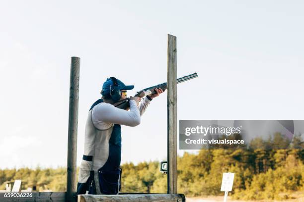 compak shooting - skeet shooting stock pictures, royalty-free photos & images