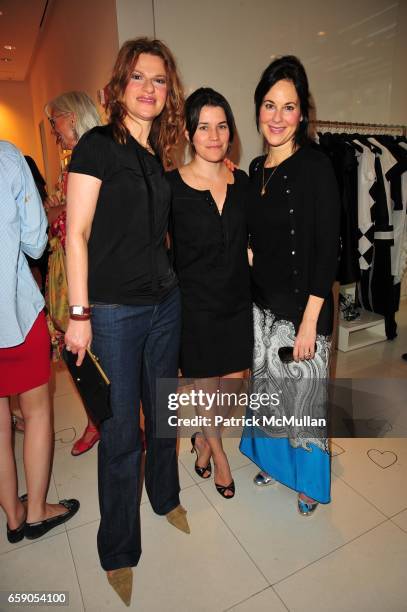 Sandra Bernhard, Sara Switzer and Punch Hutton attend Moschino Toasts Ross Bleckner at Moschino N.Y.C. On April 28, 2009.