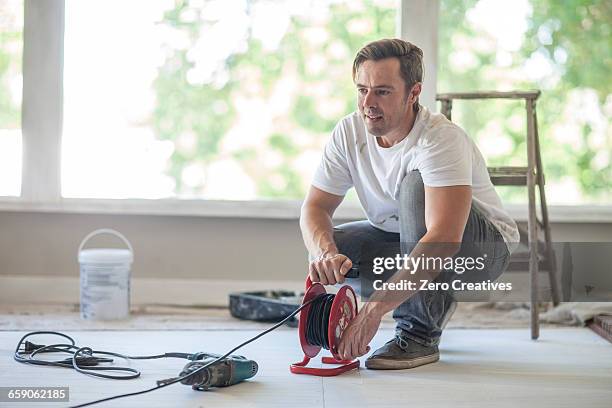 builder reeling cable - tee reel stock pictures, royalty-free photos & images