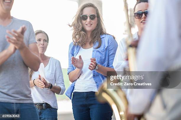 street musician, playing saxophone, entertaining pedestrians - busker 個照片及圖片檔