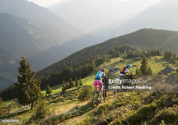 mountain bikers riding on uphill in alpine landscape, zillertal, tyrol, austria - zillertal stock-fotos und bilder