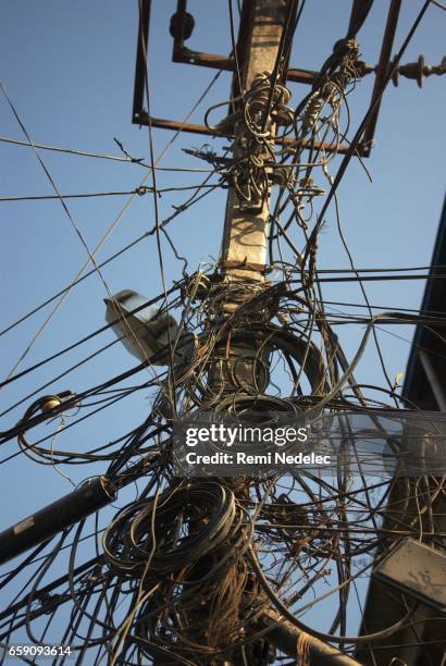 cables - électricité stock pictures, royalty-free photos & images