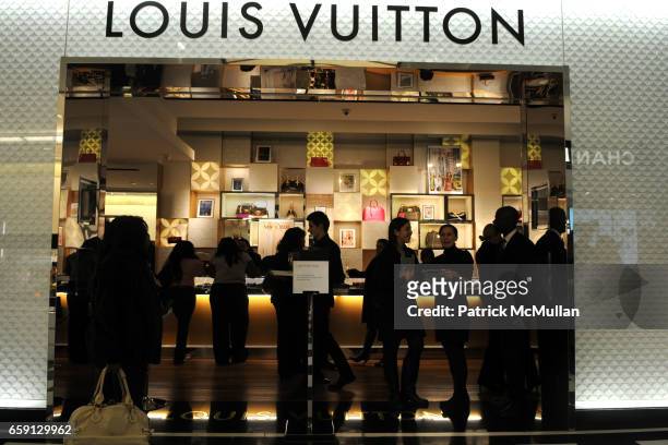 62 Louis Vuitton Bloomingdale Stock Photos, High-Res Pictures, and Images -  Getty Images
