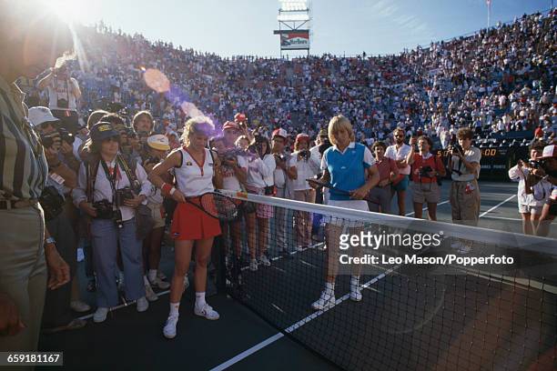 American tennis player Chris Evert-Lloyd and Martina Navratilova stand beside the net in front of press photographers before the final of the 1984 US...