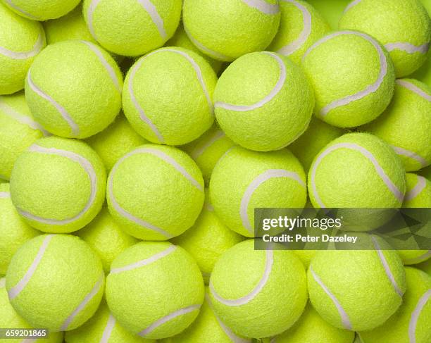 tennis balls background - balle de tennis photos et images de collection