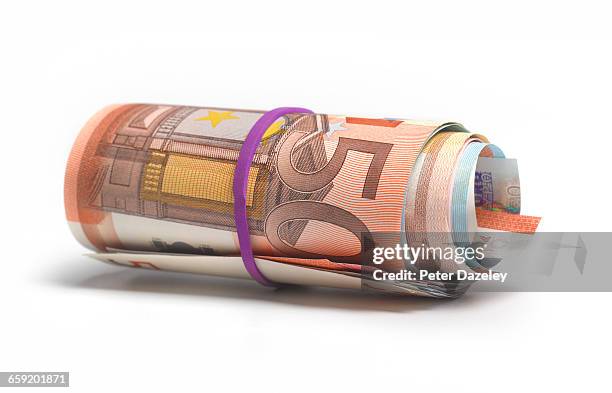 roll of euro bank nots - fajo de billetes de euro fotografías e imágenes de stock