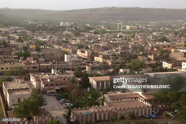 Photo taken on March 21, 2017 shows the eastern districts of the Malian capital Bamako. / AFP PHOTO / SEBASTIEN RIEUSSEC