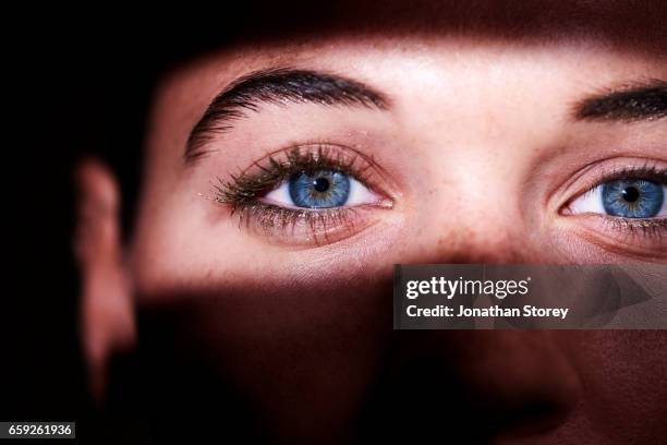 luxury beauty female - eyes - fotografias e filmes do acervo