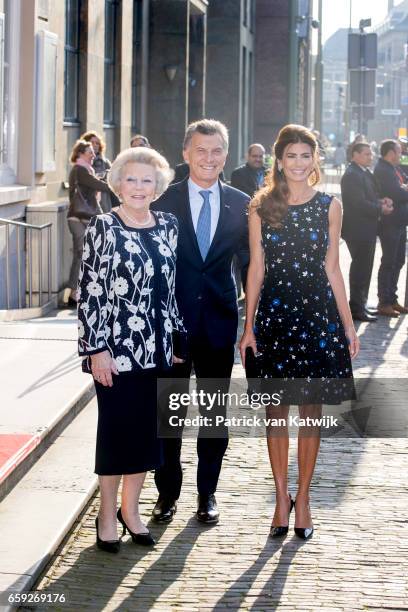 President Mauricio Macri and his wife Juliana Awada welcome Princess Beatrix of The Netherlands before the ballet performance they offer to the Dutch...