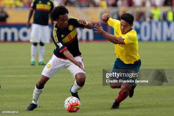 Mat�ías Oyola of Ecuador and Guillermo Cuadrado of Colombia vie for the ball during a match between Ecuador and Colombia as part of FIFA 2018 World...